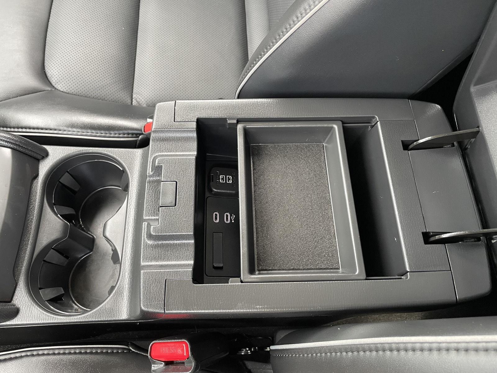 Vehicle photo 28