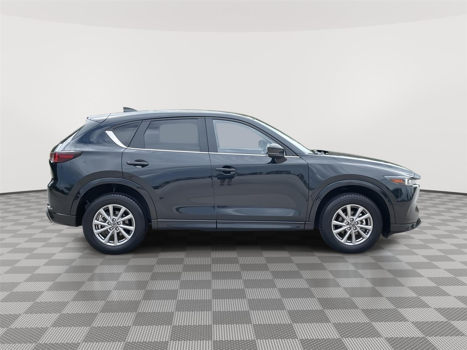 Vehicle photo 6