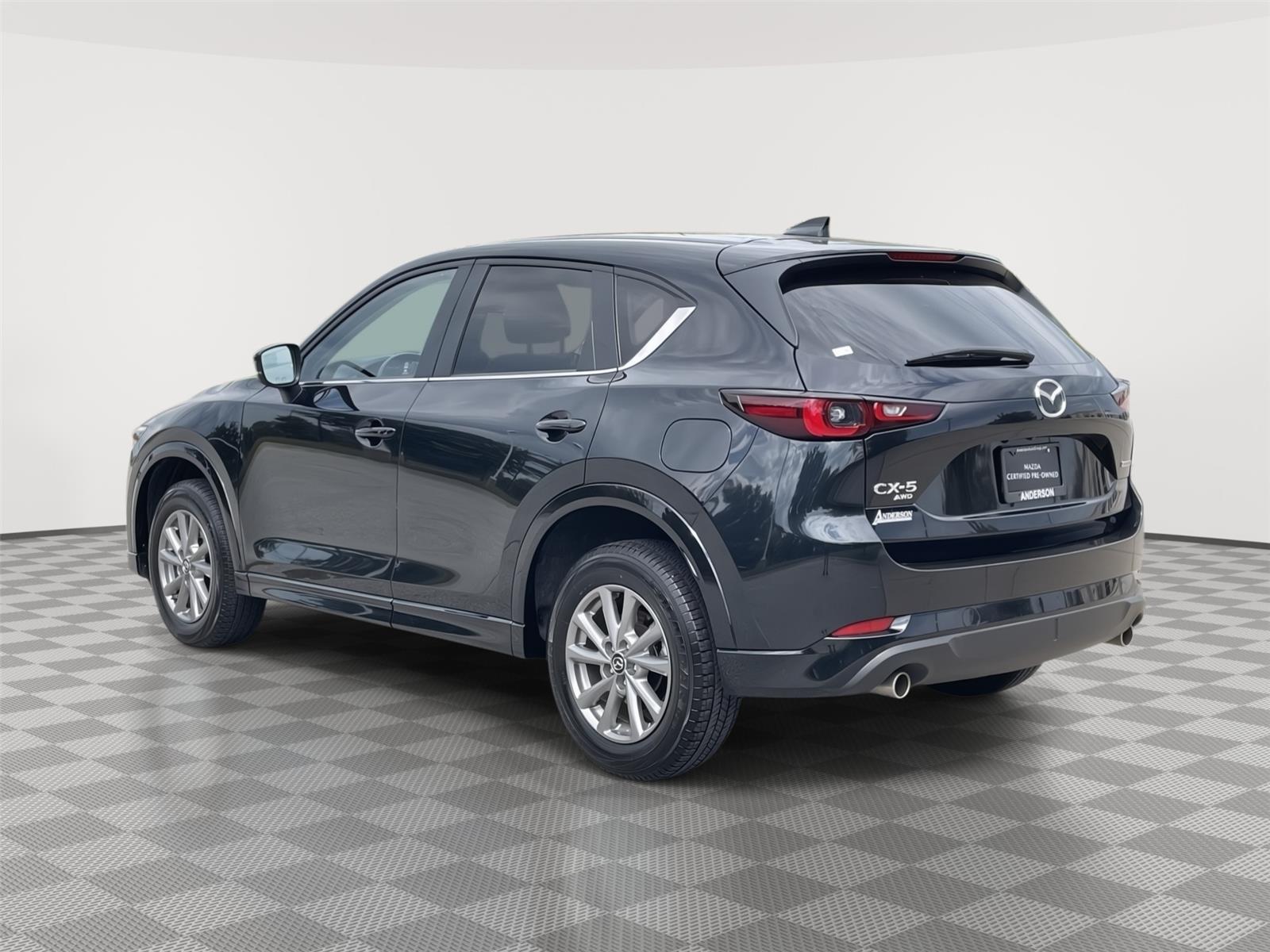 Vehicle photo 9