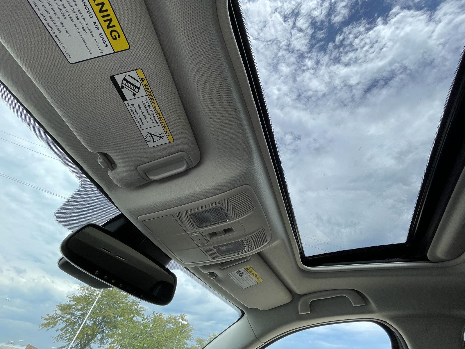 Vehicle photo 21