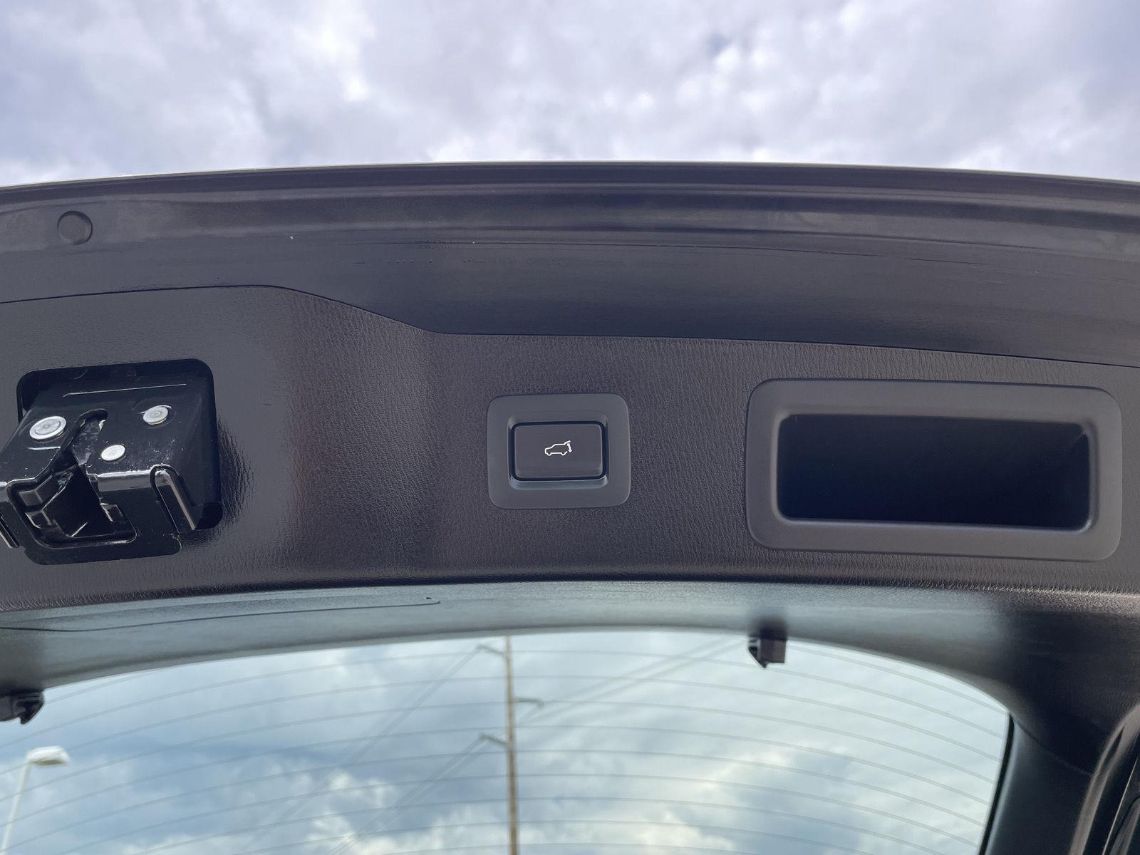 Vehicle photo 34