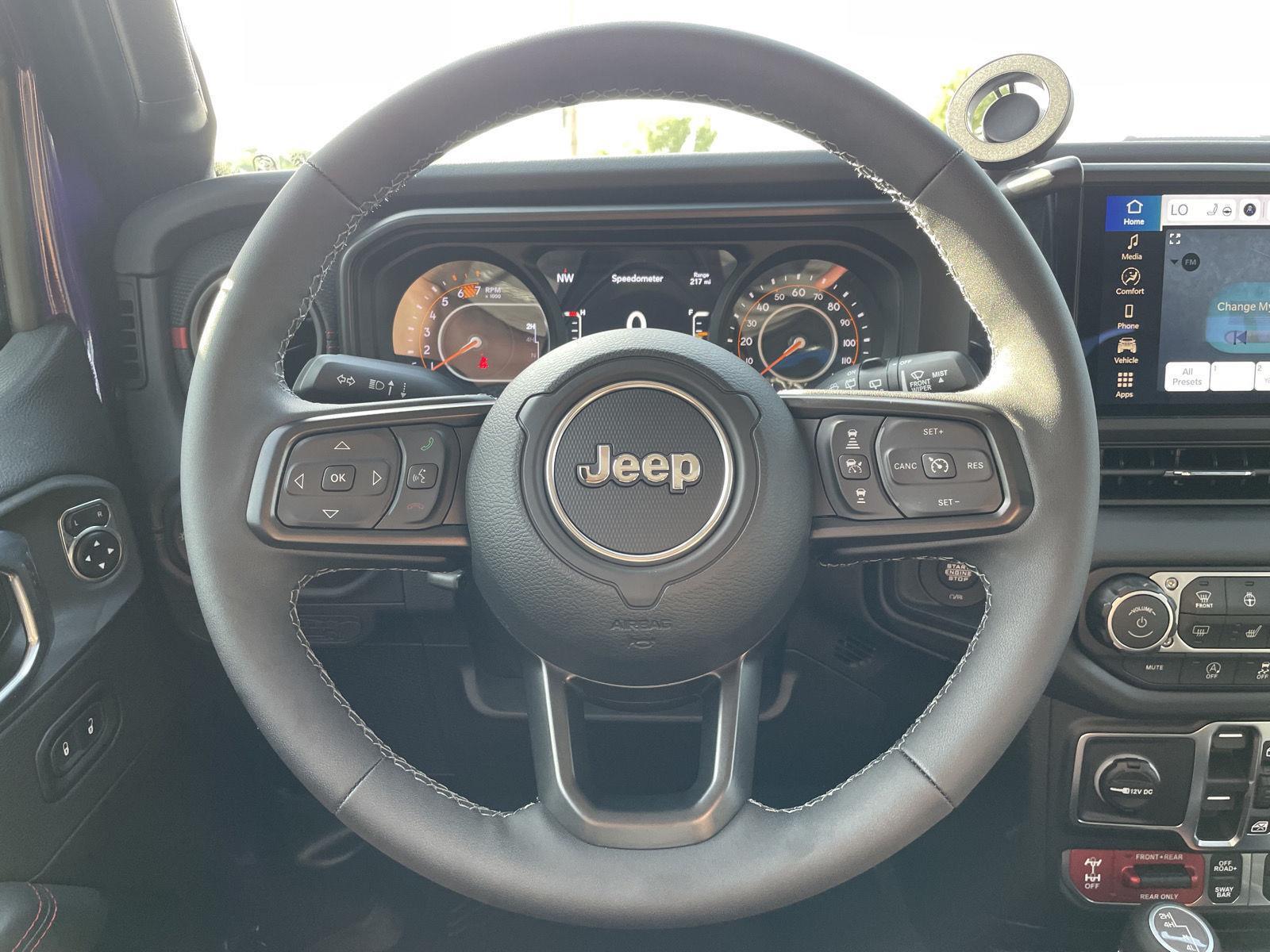 Vehicle photo 12