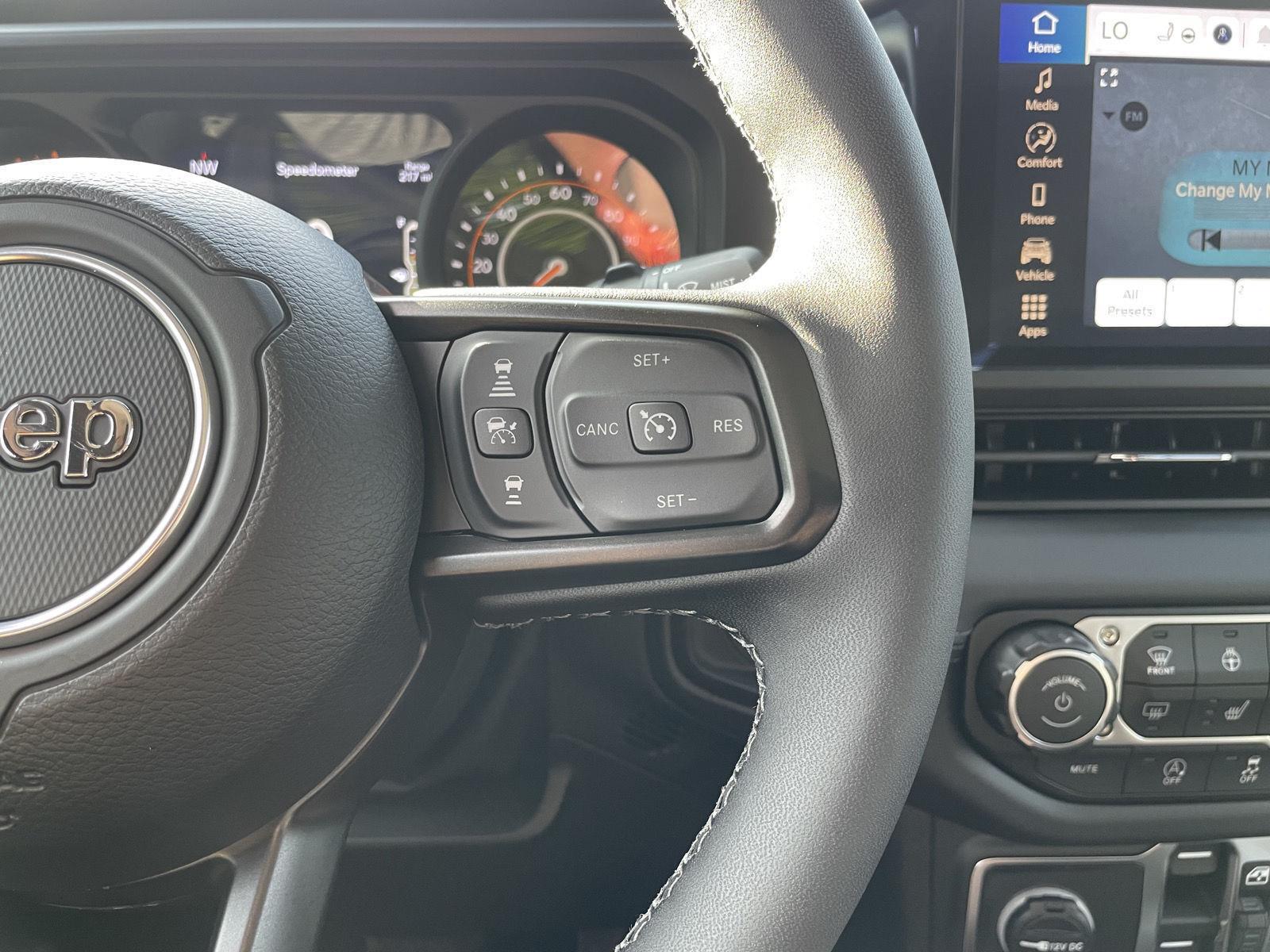 Vehicle photo 14