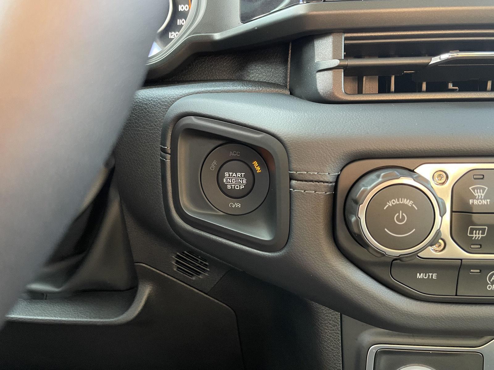 Vehicle photo 24