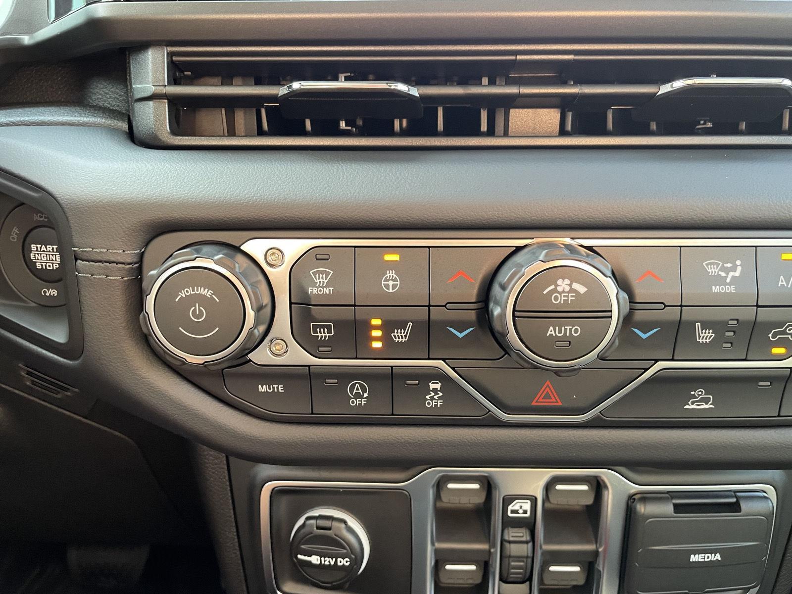 Vehicle photo 26