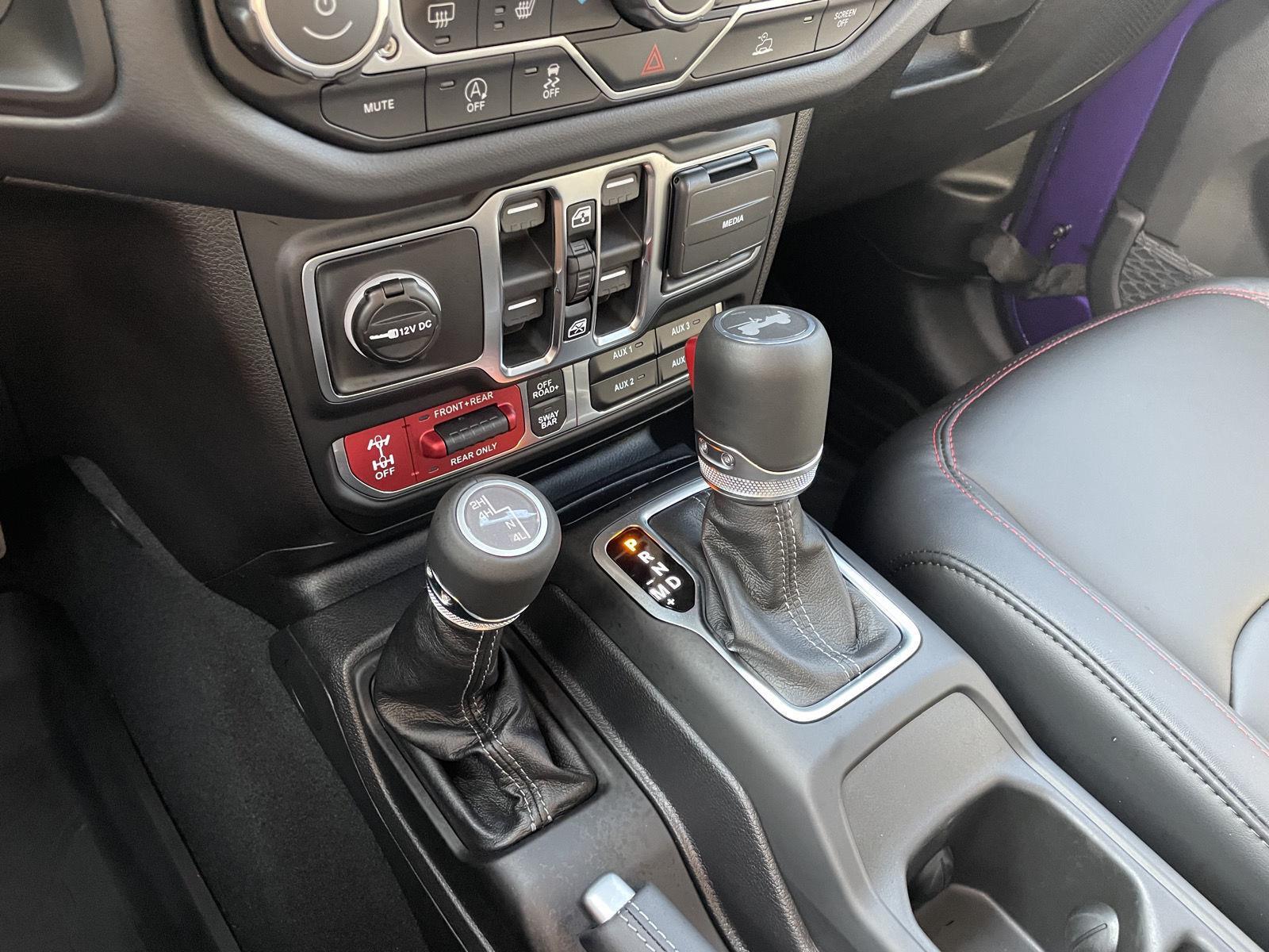 Vehicle photo 28