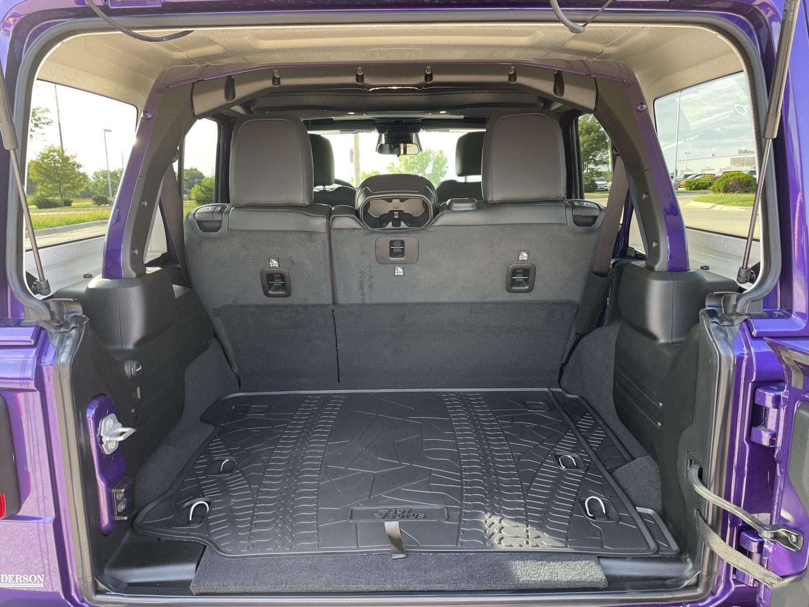 Vehicle photo 33
