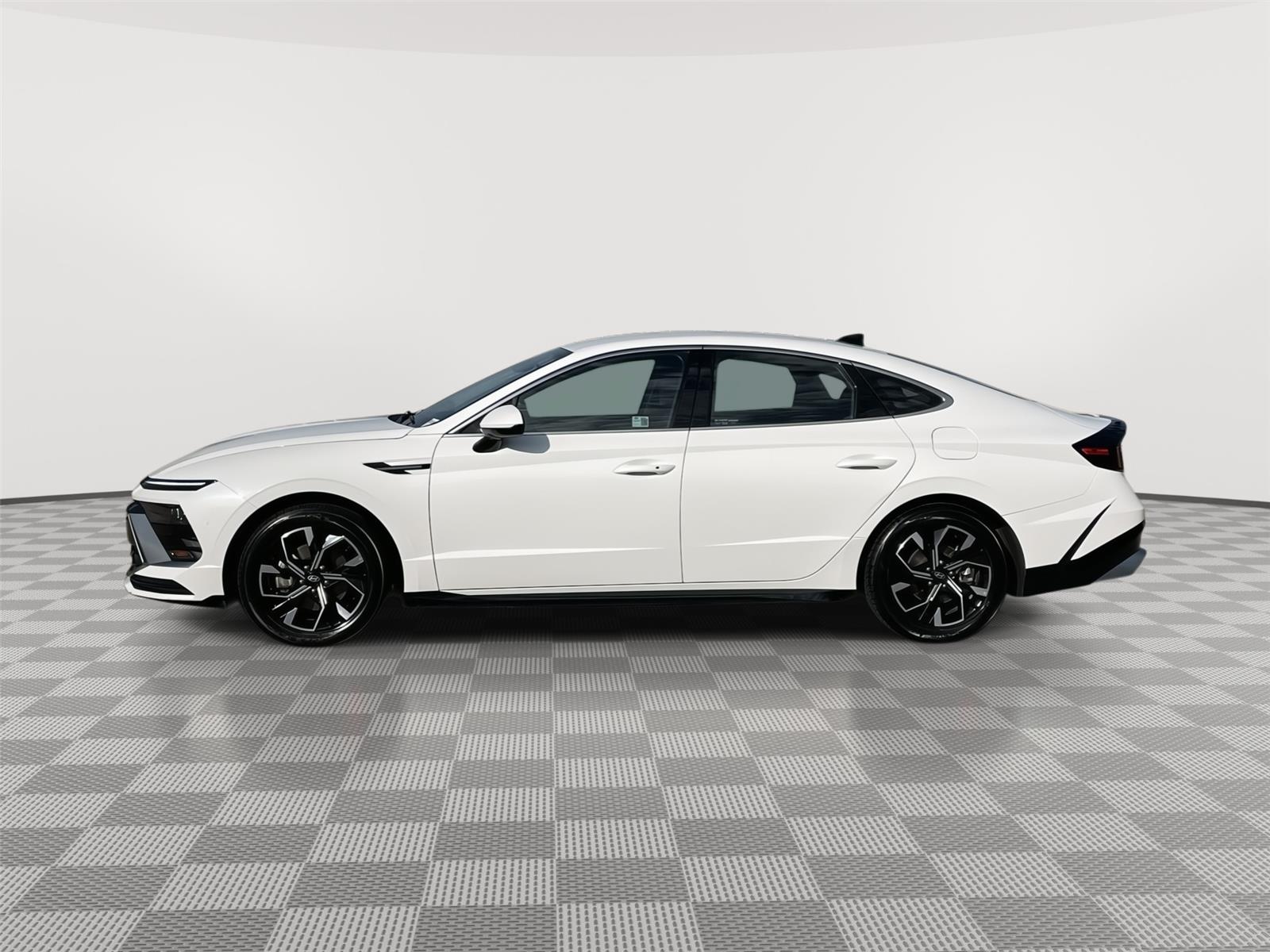 Used 2024 Hyundai Sonata SEL with VIN KMHL64JA7RA413403 for sale in Kansas City