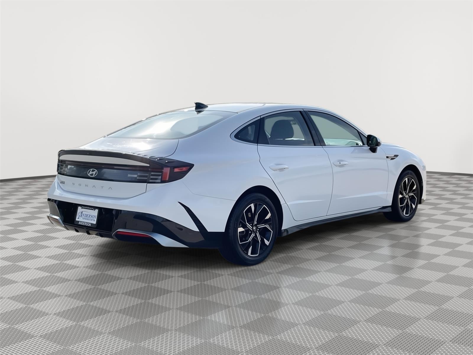 Vehicle photo 7