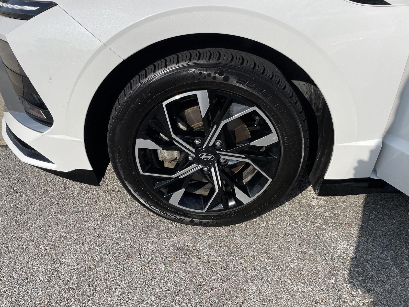 Vehicle photo 10