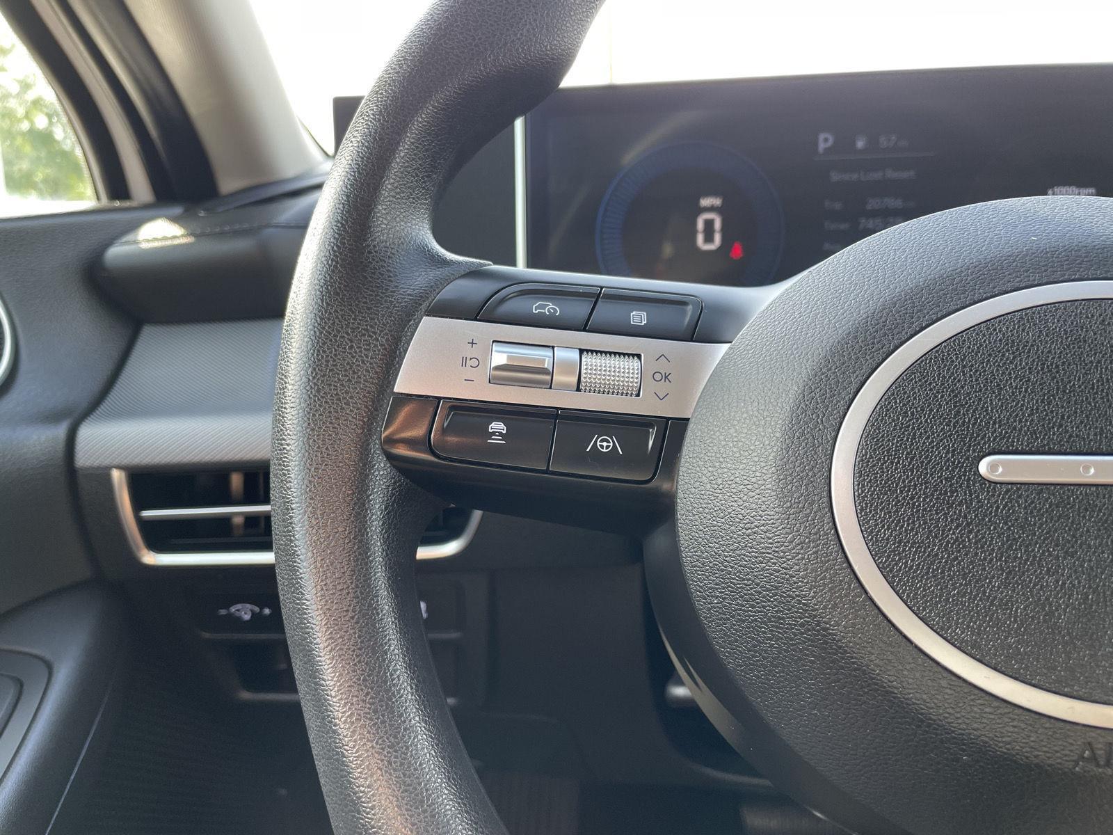 Vehicle photo 12