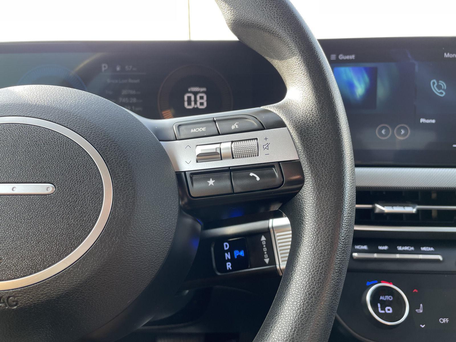 Vehicle photo 13