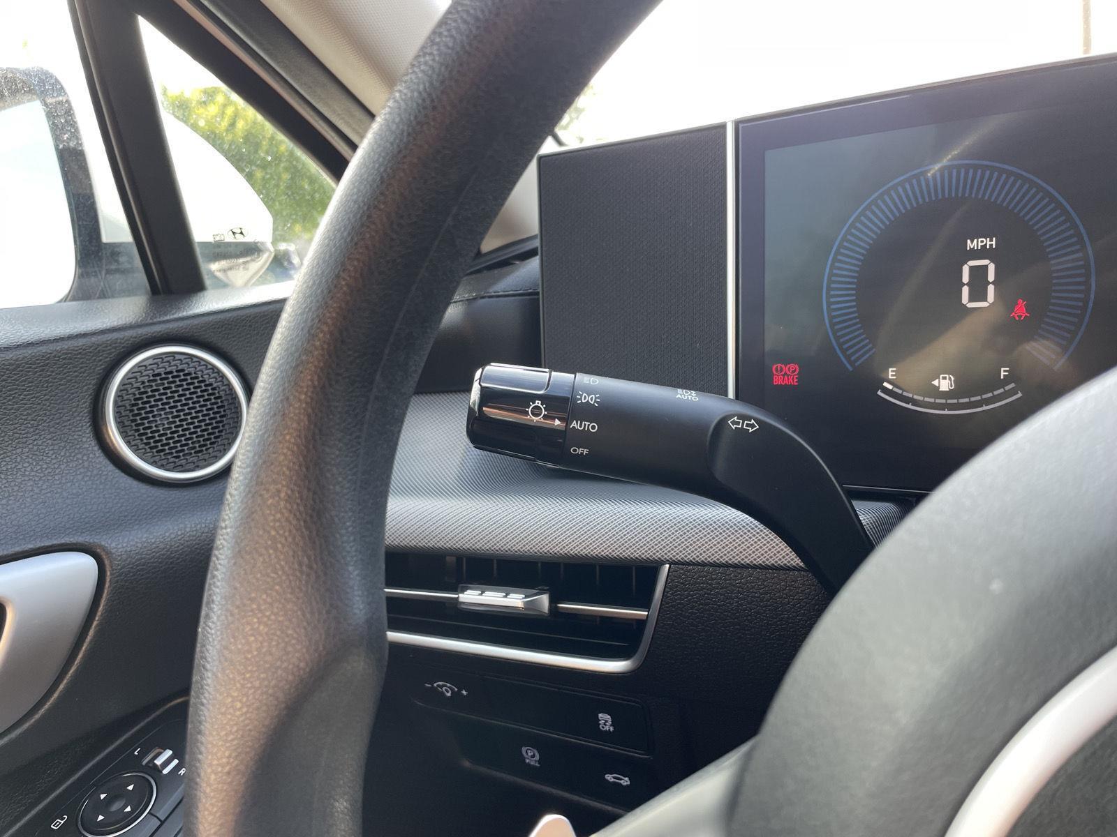 Vehicle photo 15