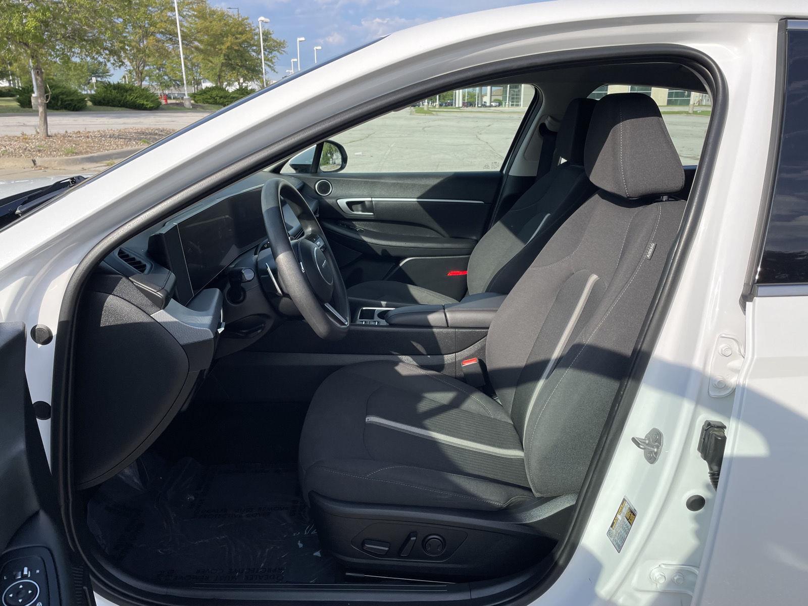 Vehicle photo 16