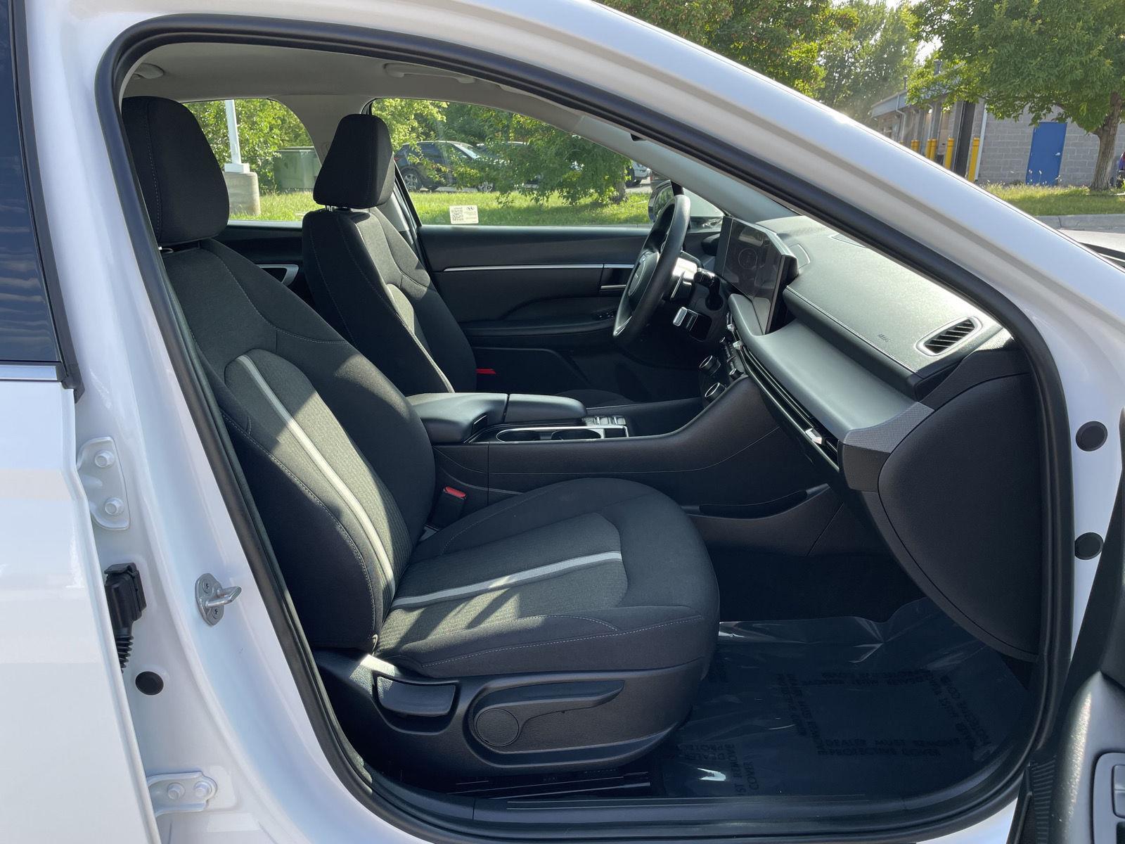 Vehicle photo 18
