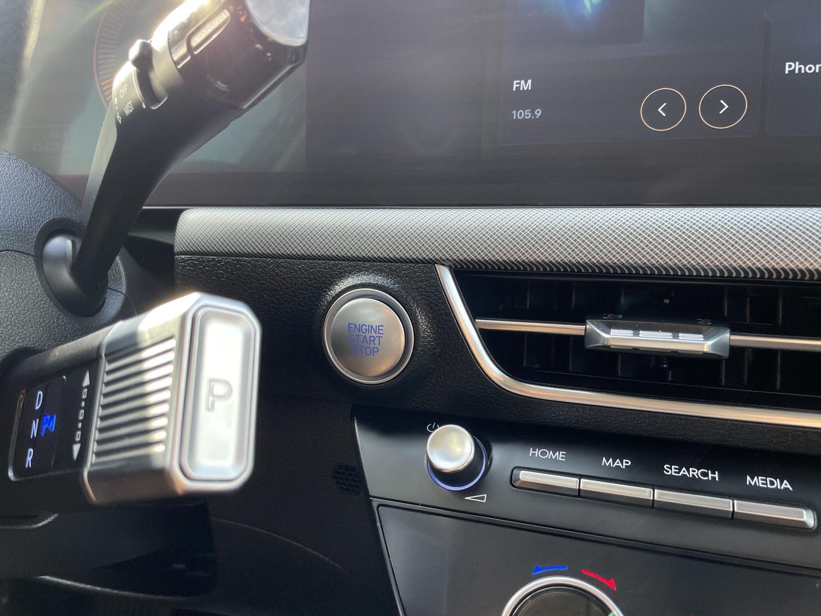 Vehicle photo 23