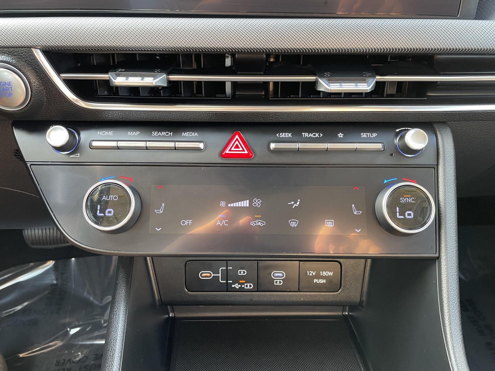 Vehicle photo 24