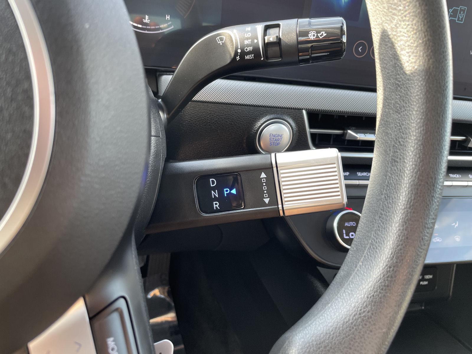 Vehicle photo 28