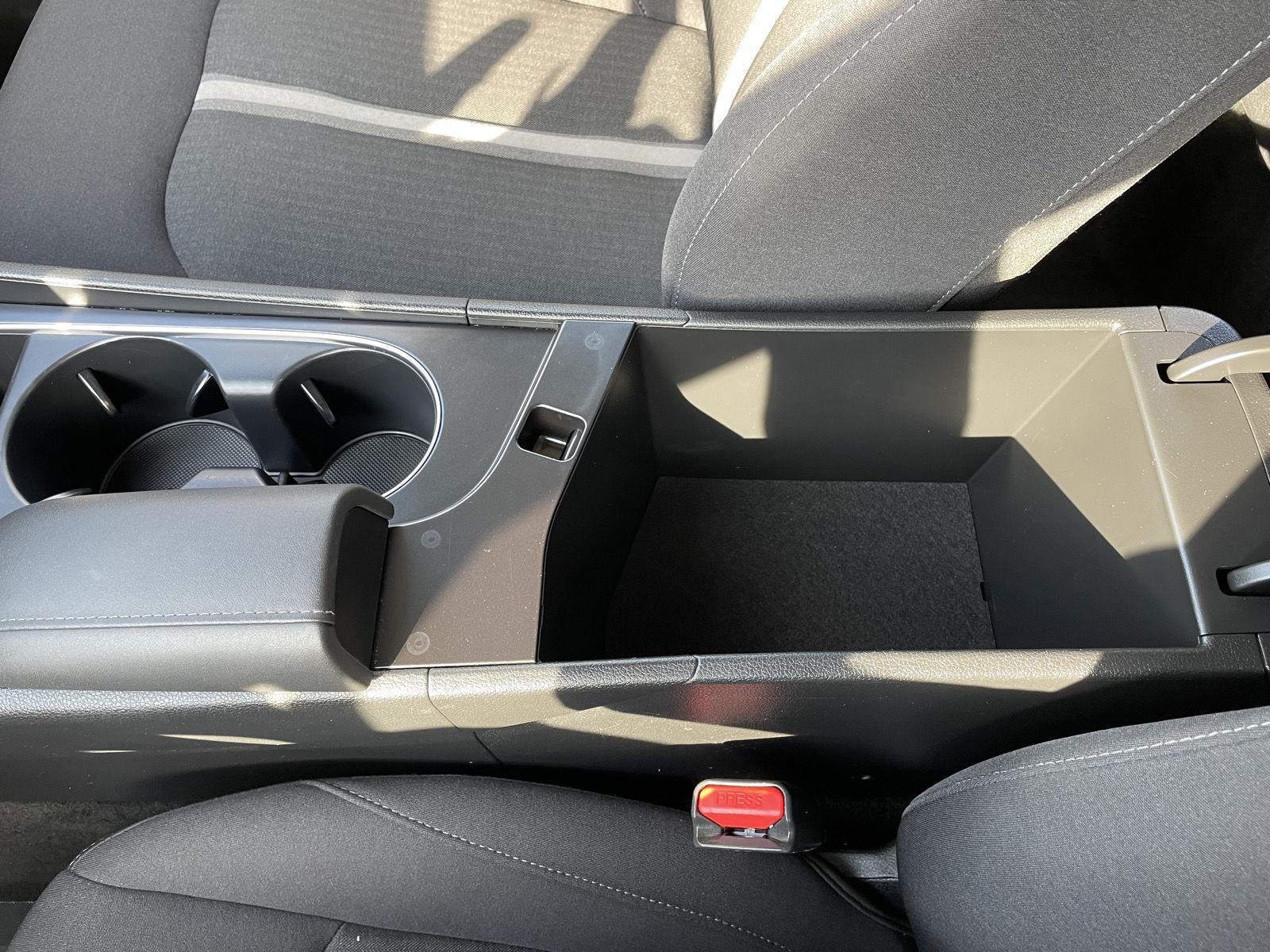 Vehicle photo 29