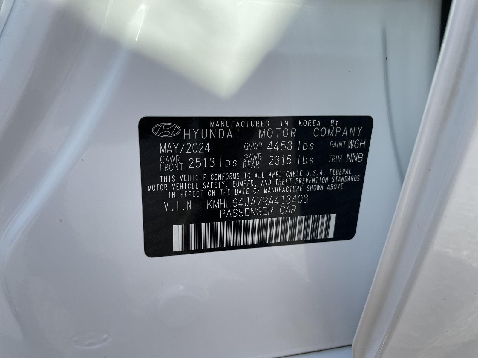 Vehicle photo 30