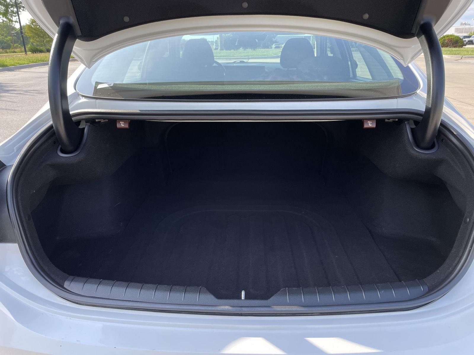 Vehicle photo 33