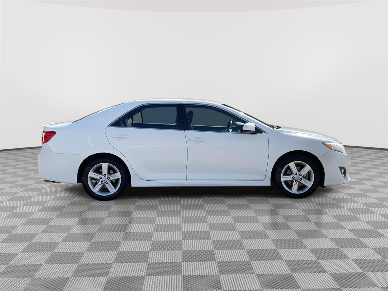 Vehicle photo 6