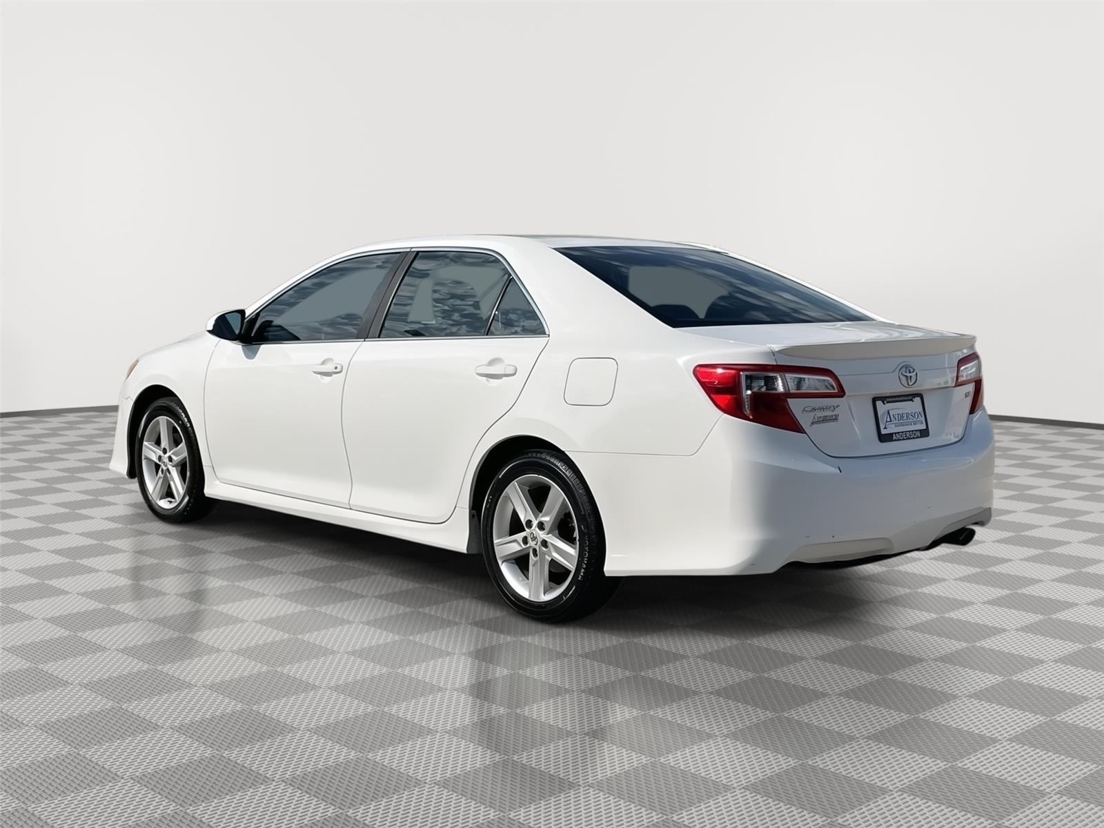 Vehicle photo 9