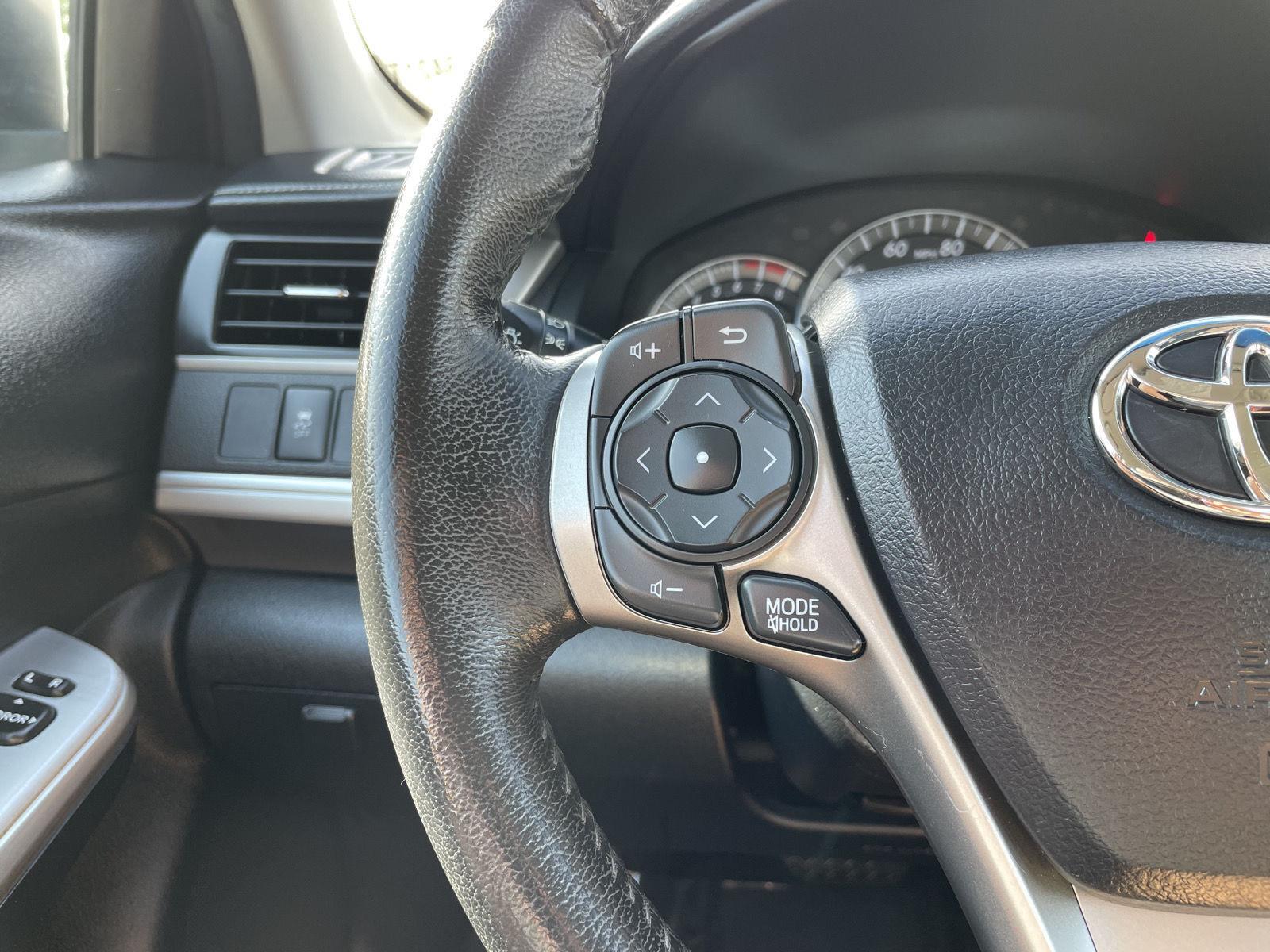 Vehicle photo 12