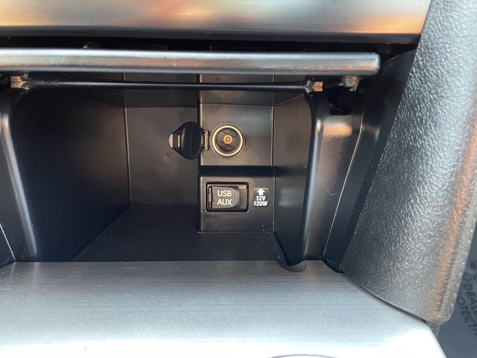 Vehicle photo 24