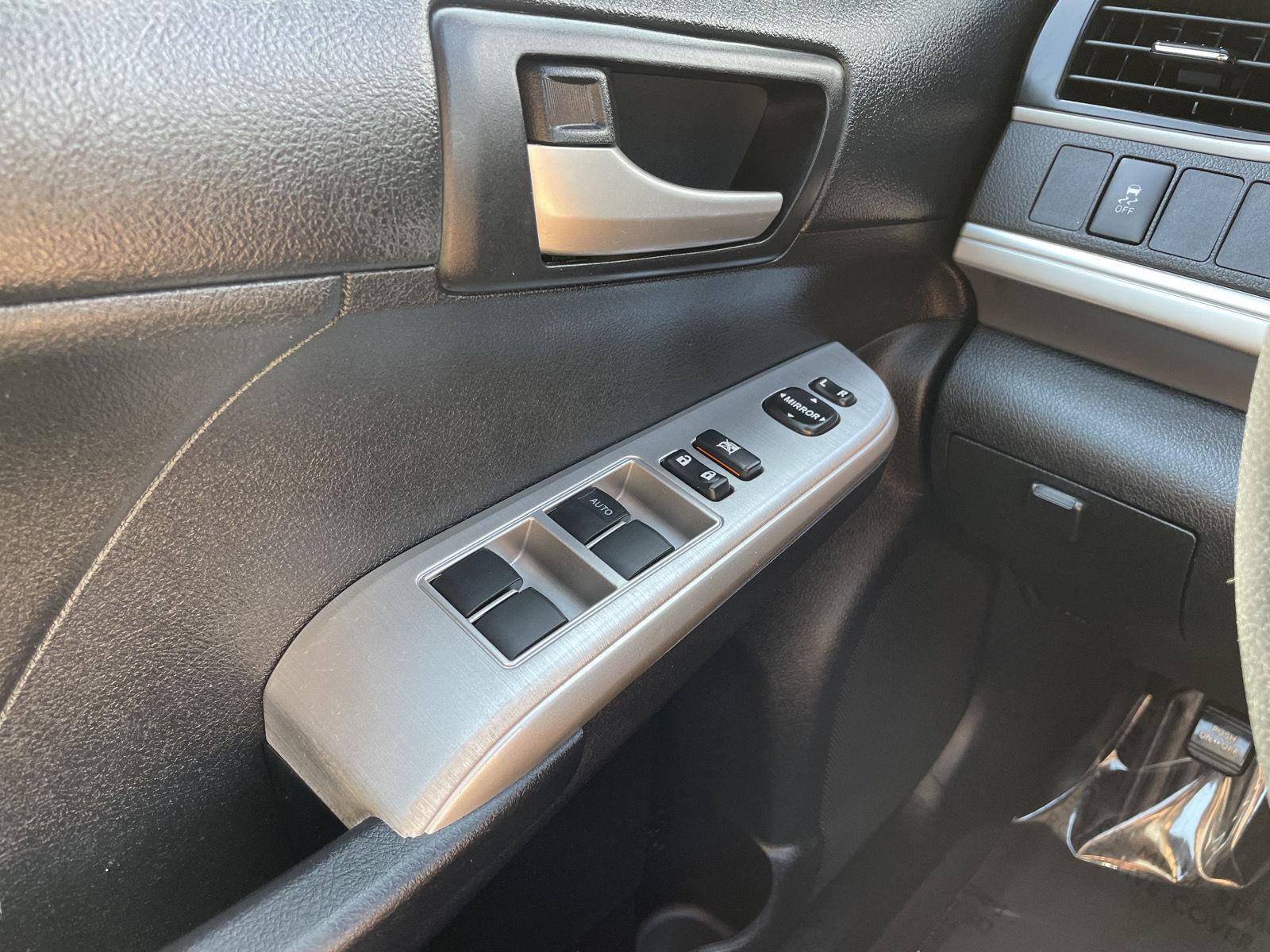 Vehicle photo 25