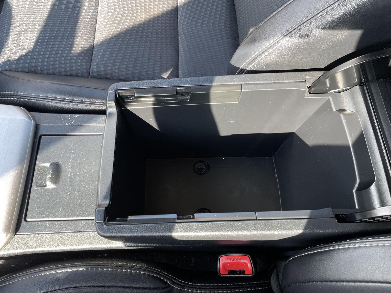 Vehicle photo 27