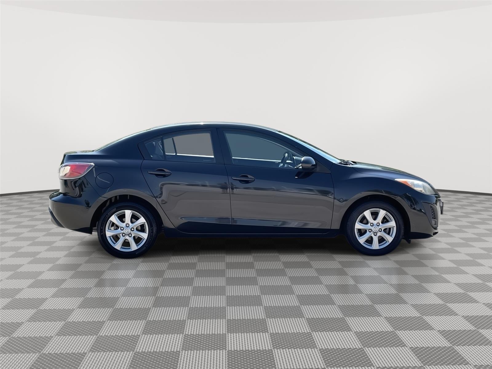 Vehicle photo 6