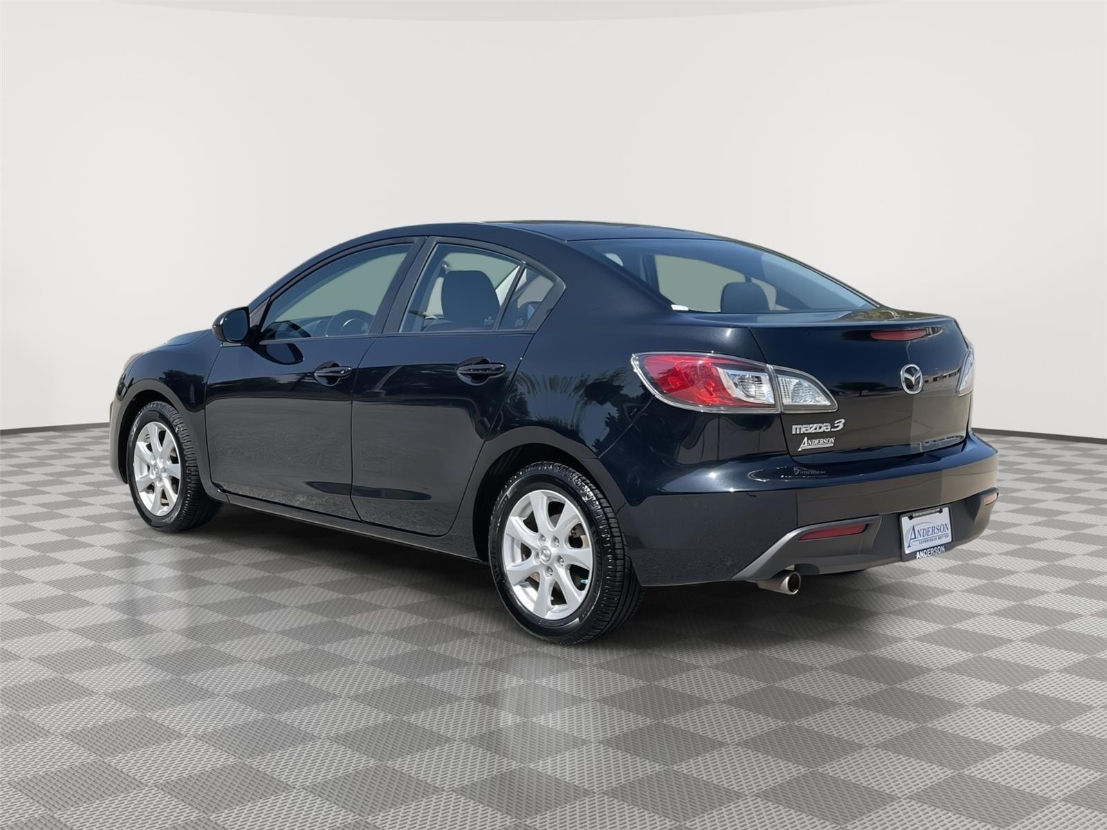Vehicle photo 9