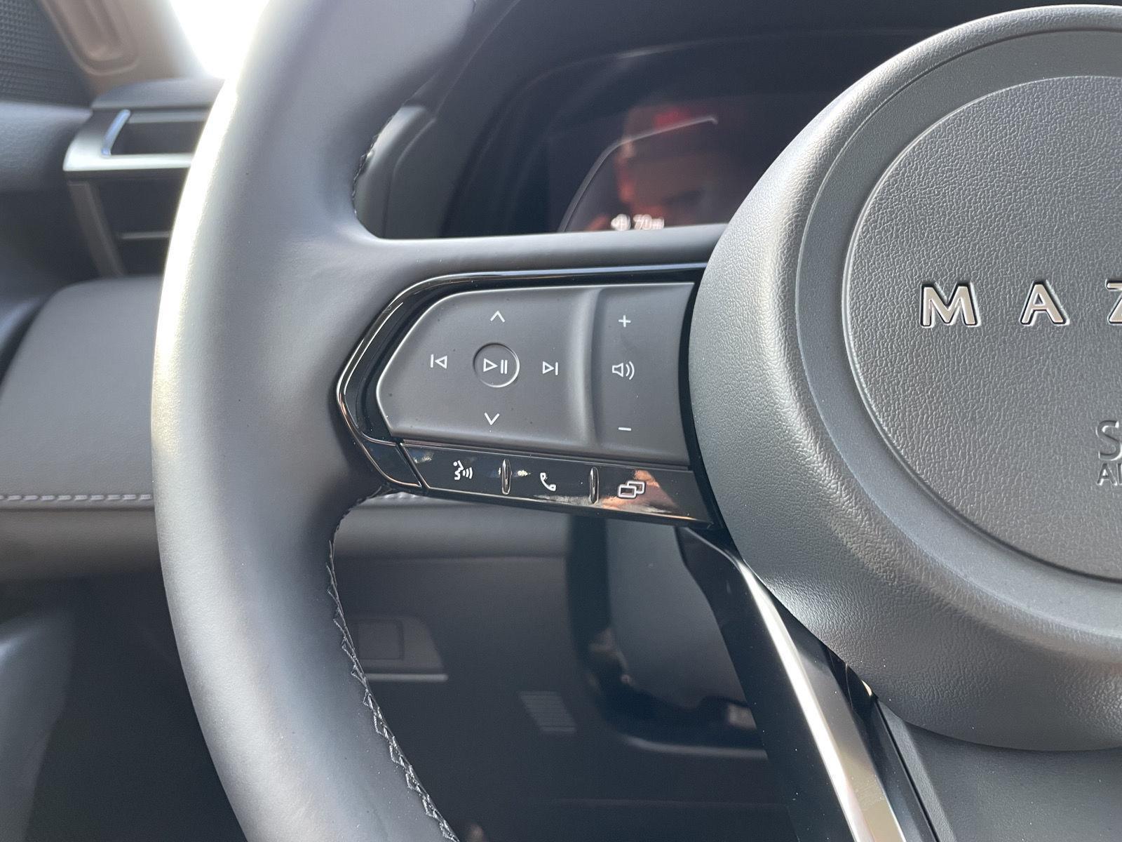 Vehicle photo 12