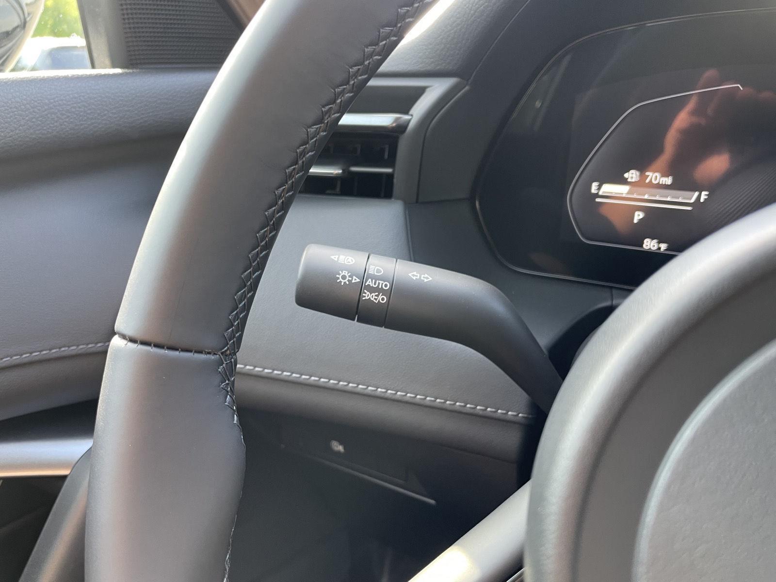 Vehicle photo 15