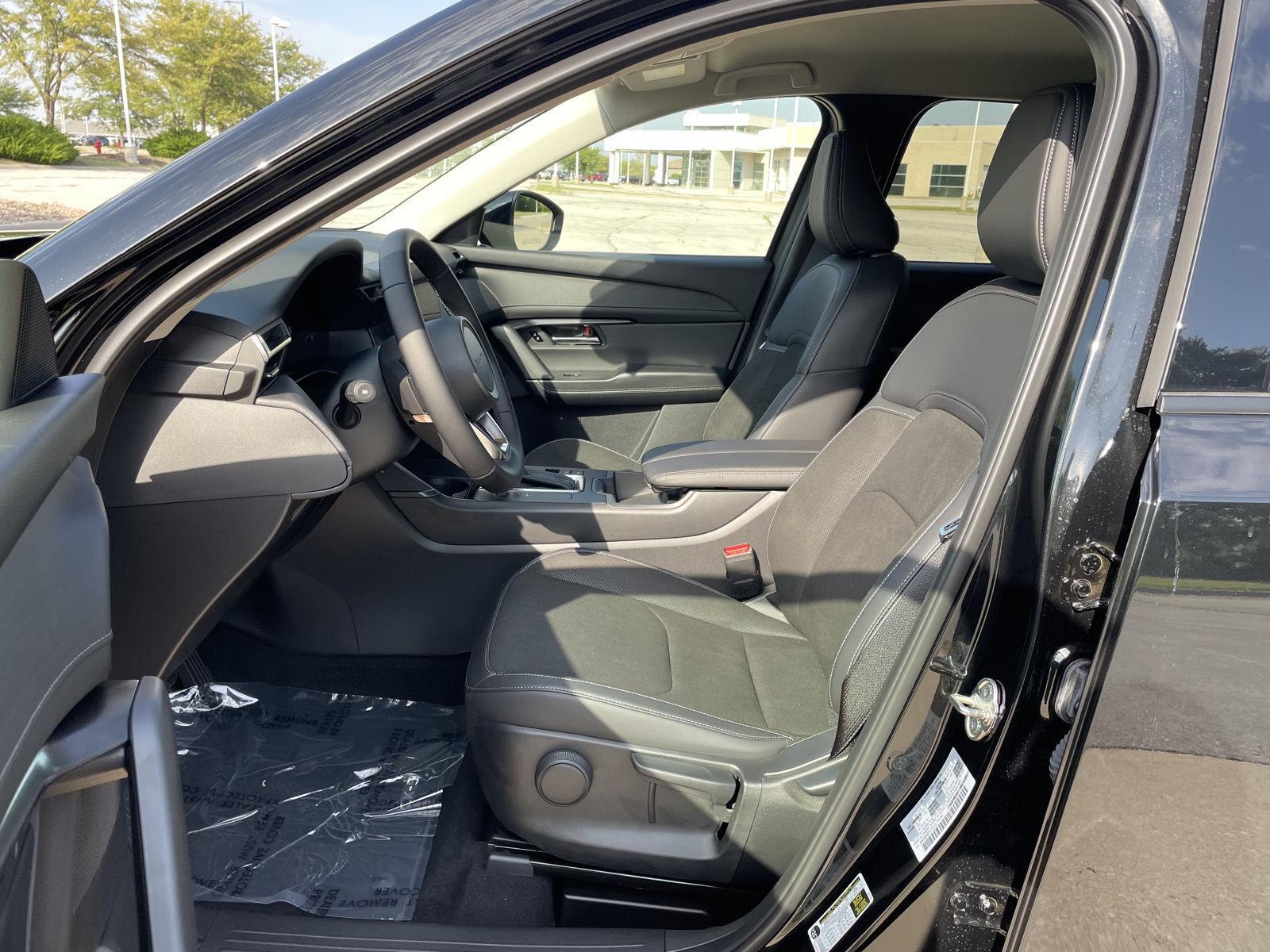 Vehicle photo 16
