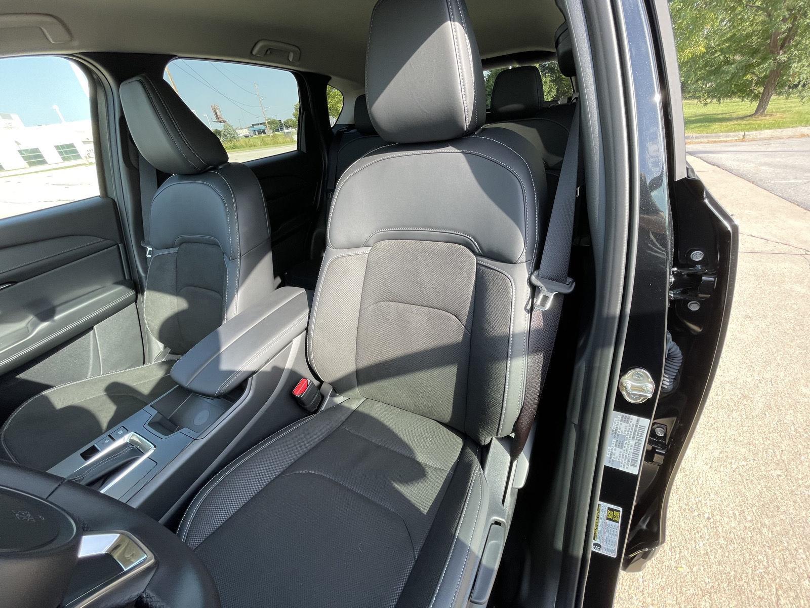Vehicle photo 17