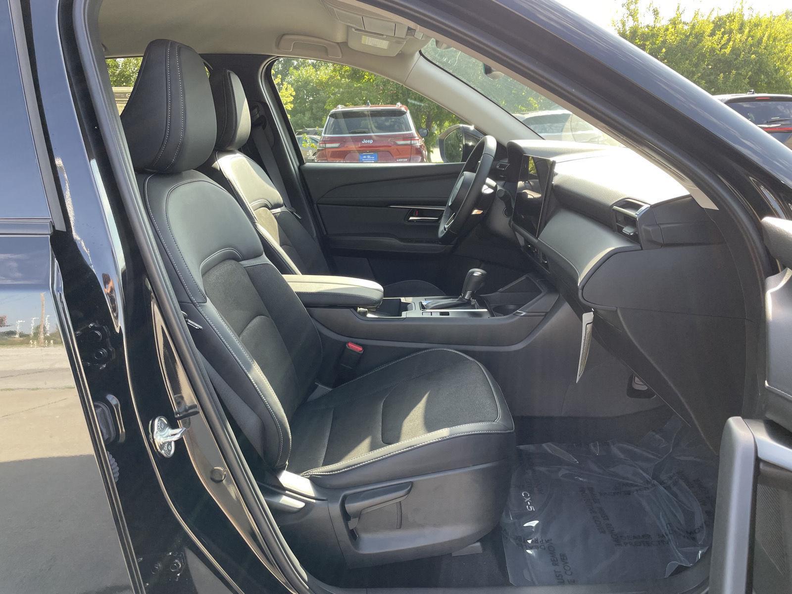 Vehicle photo 18