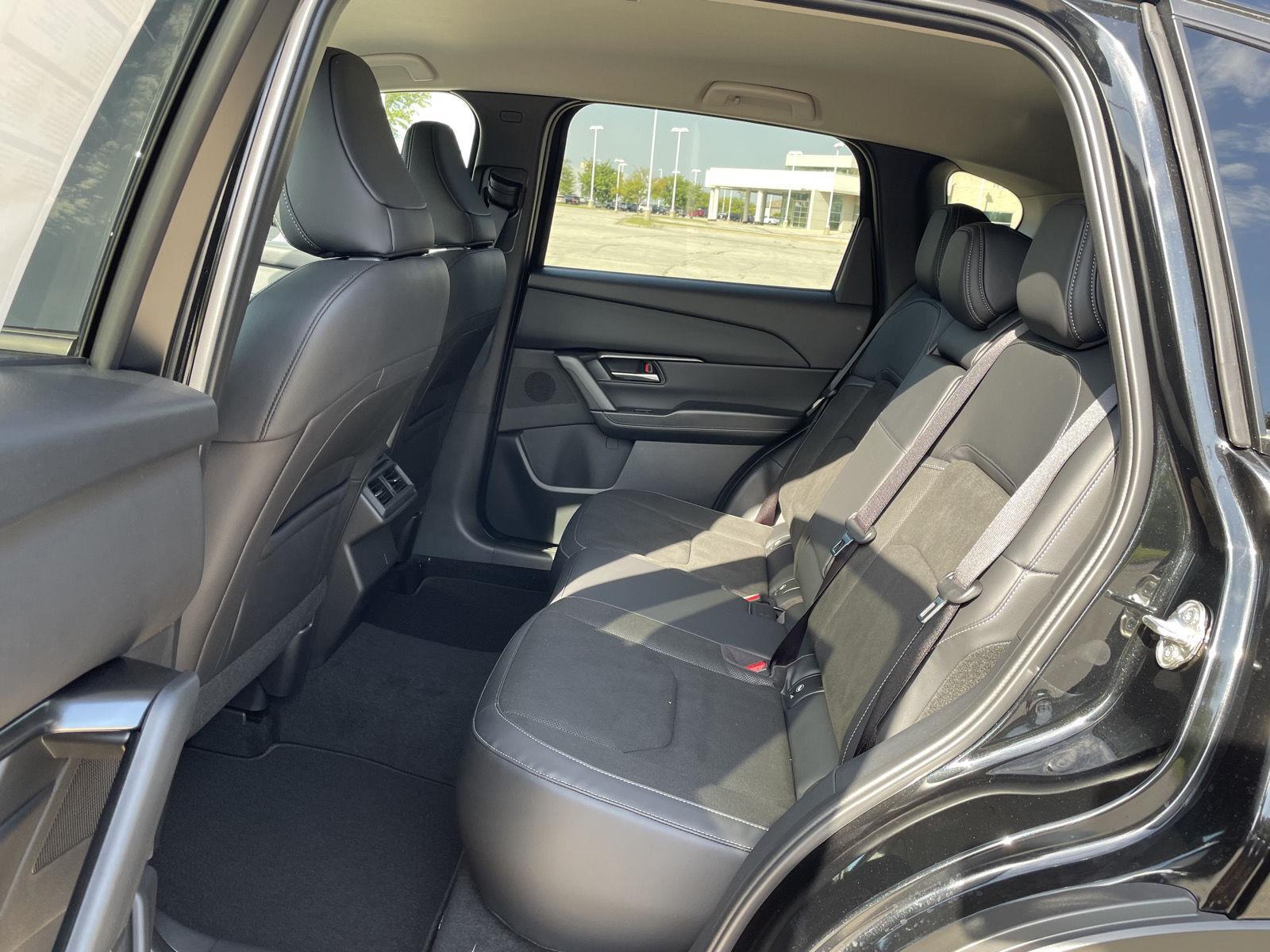 Vehicle photo 19