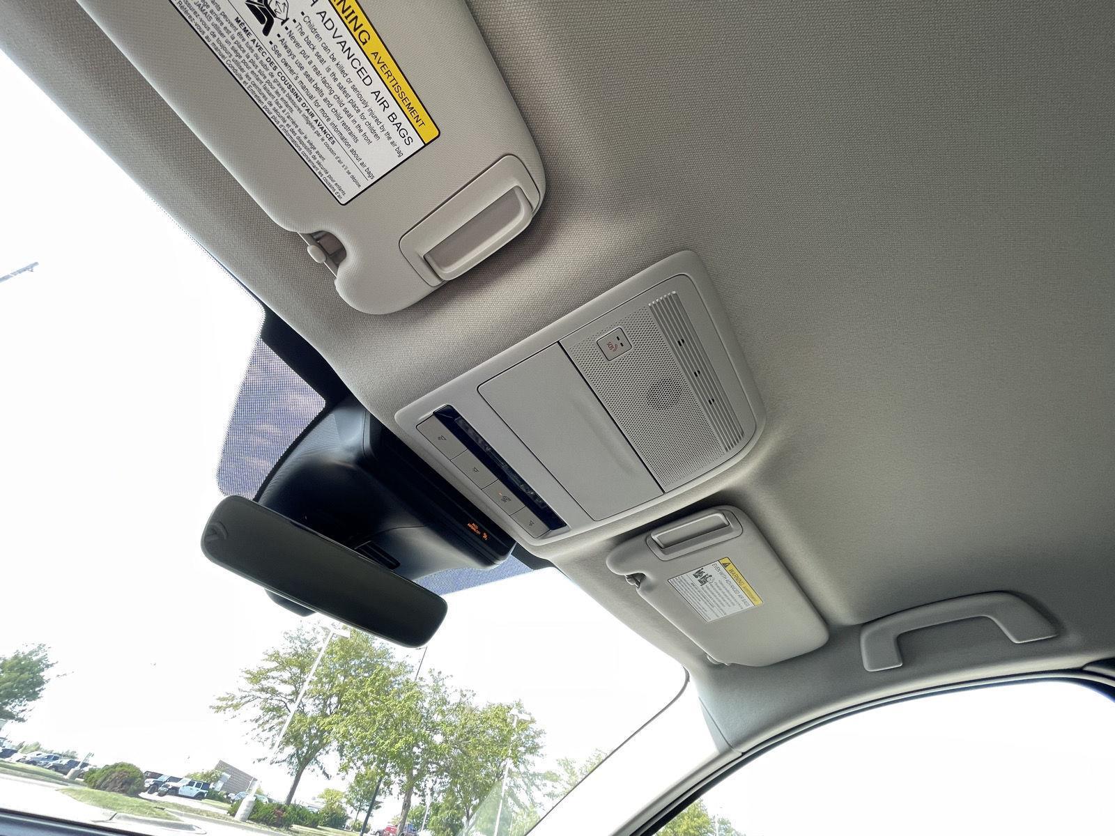 Vehicle photo 20