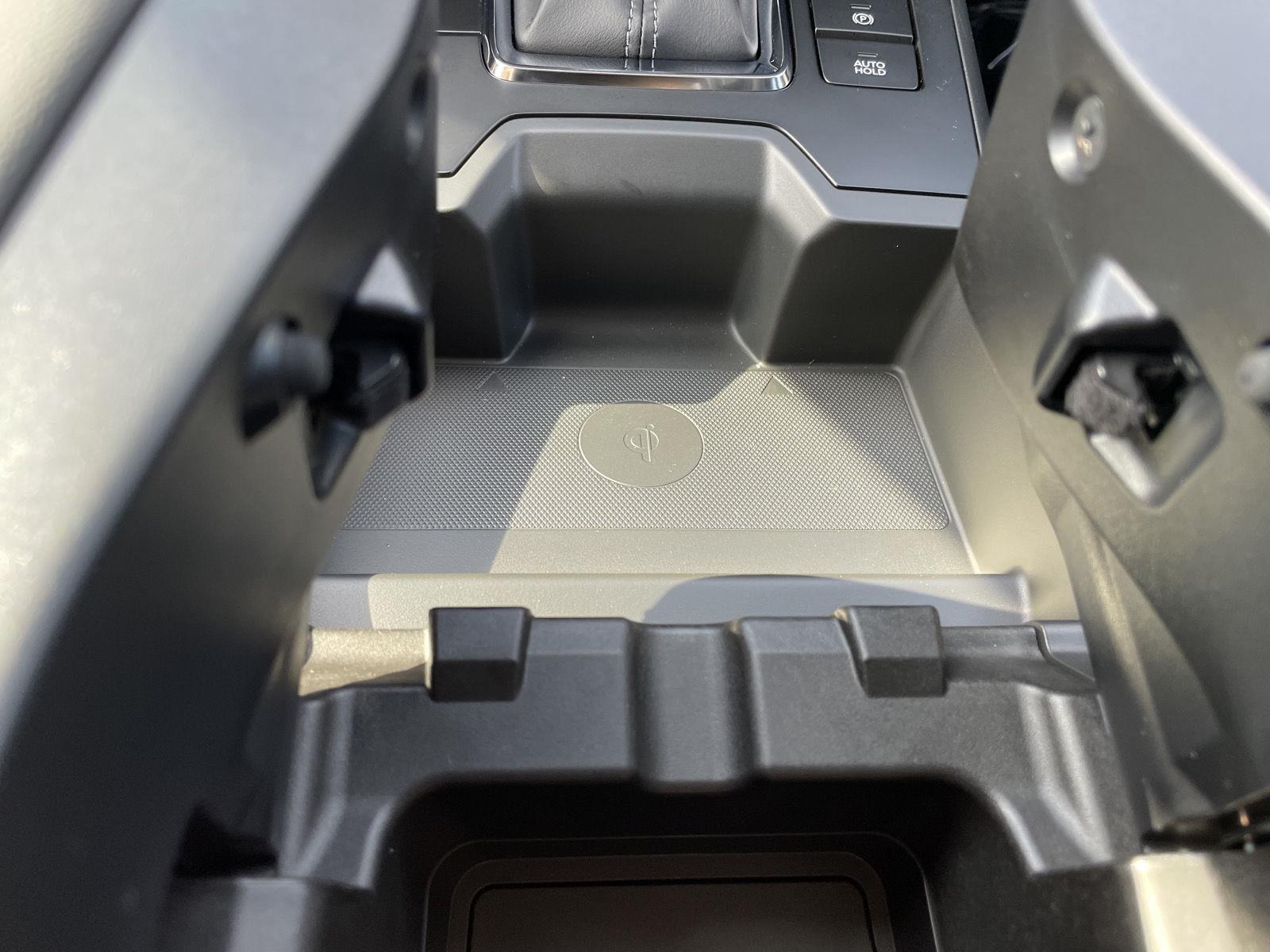 Vehicle photo 26