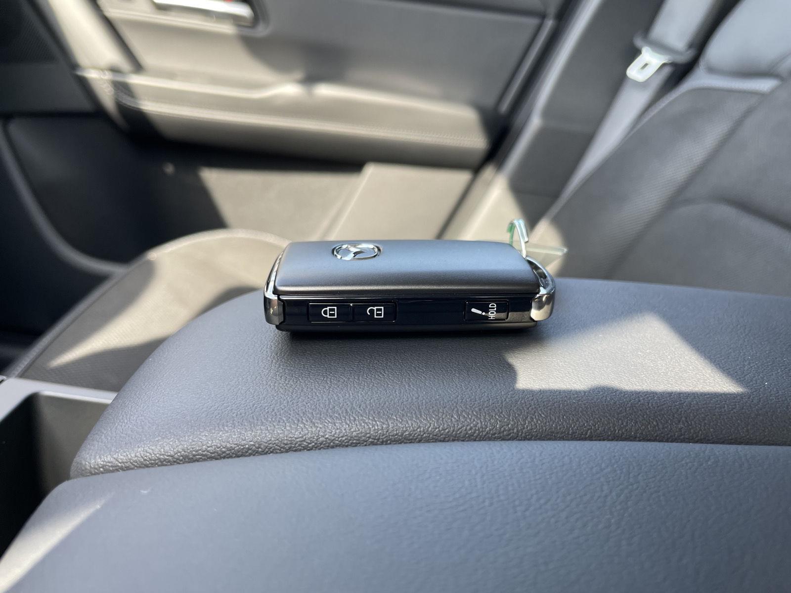 Vehicle photo 33