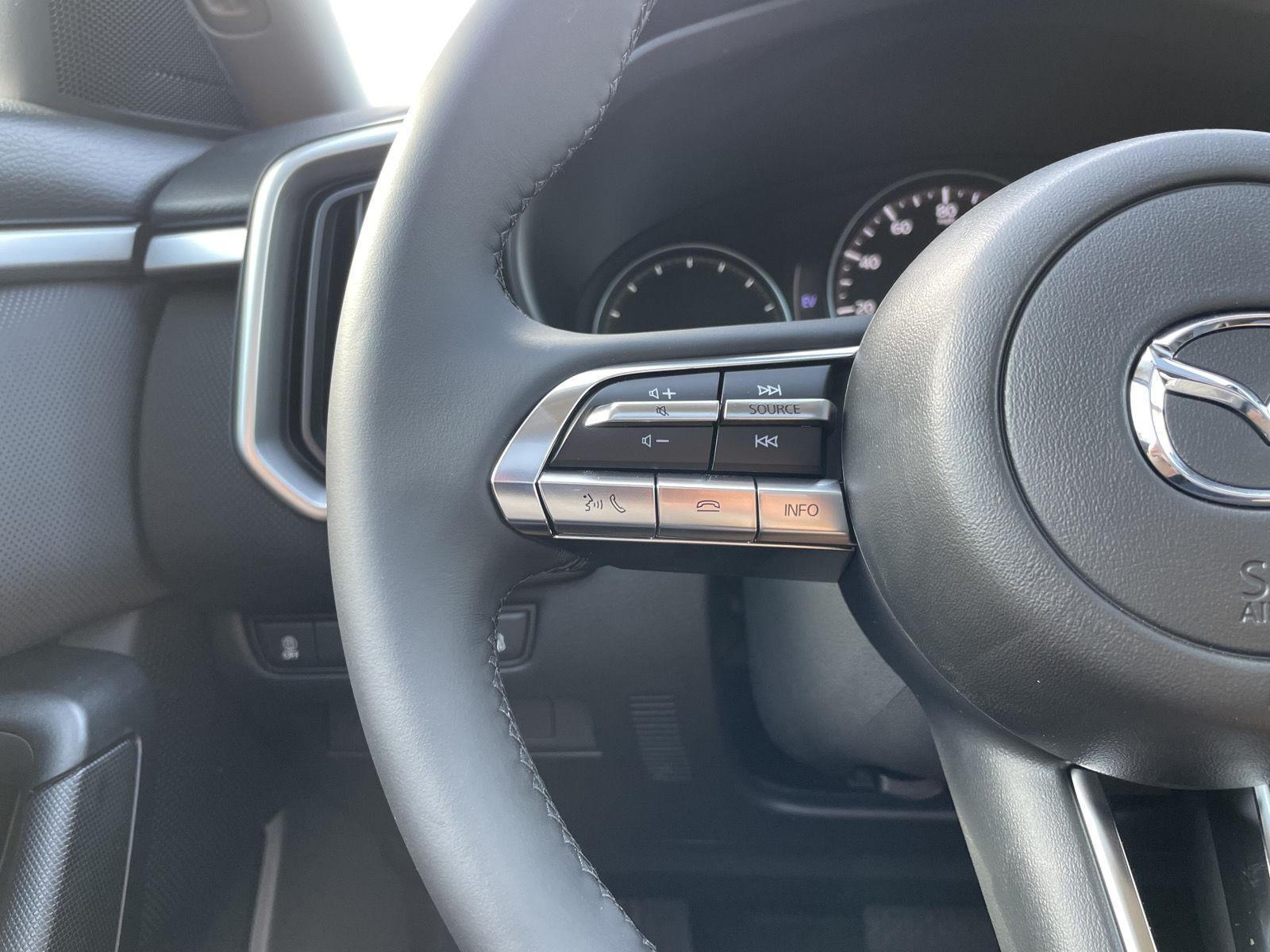 Vehicle photo 12