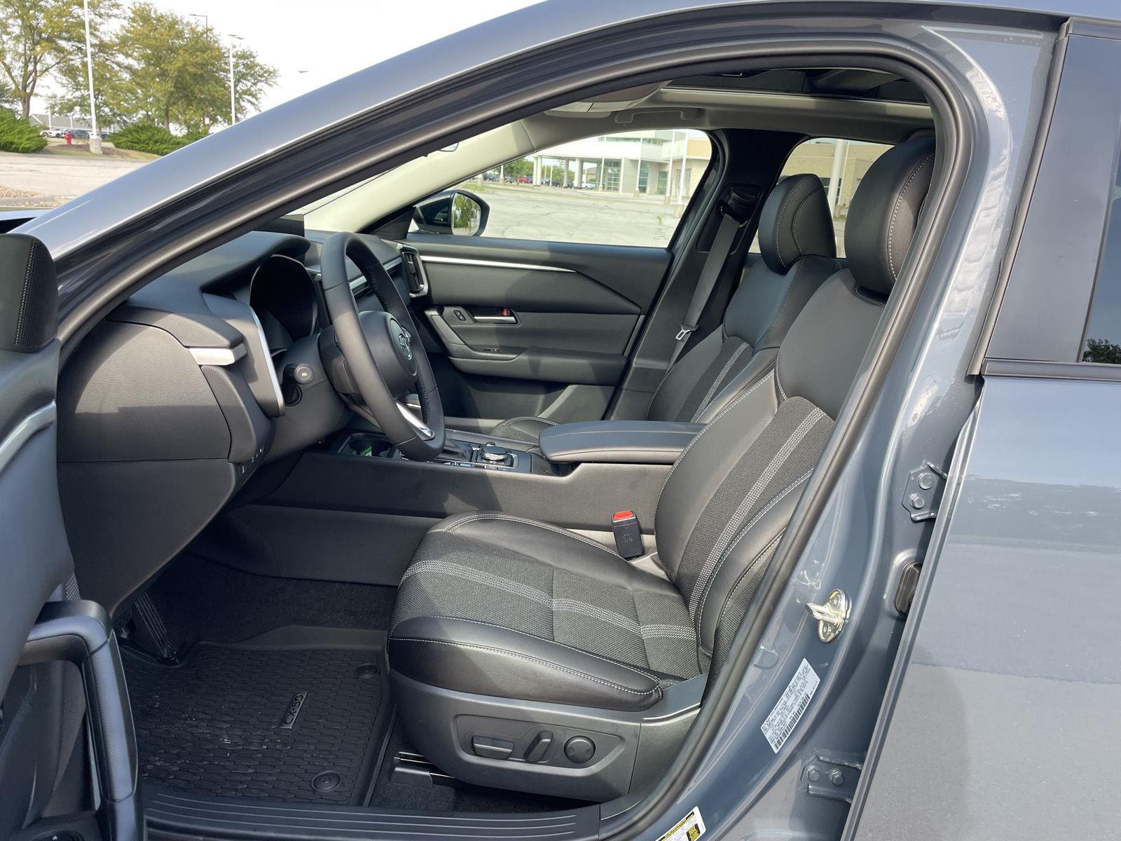 Vehicle photo 16