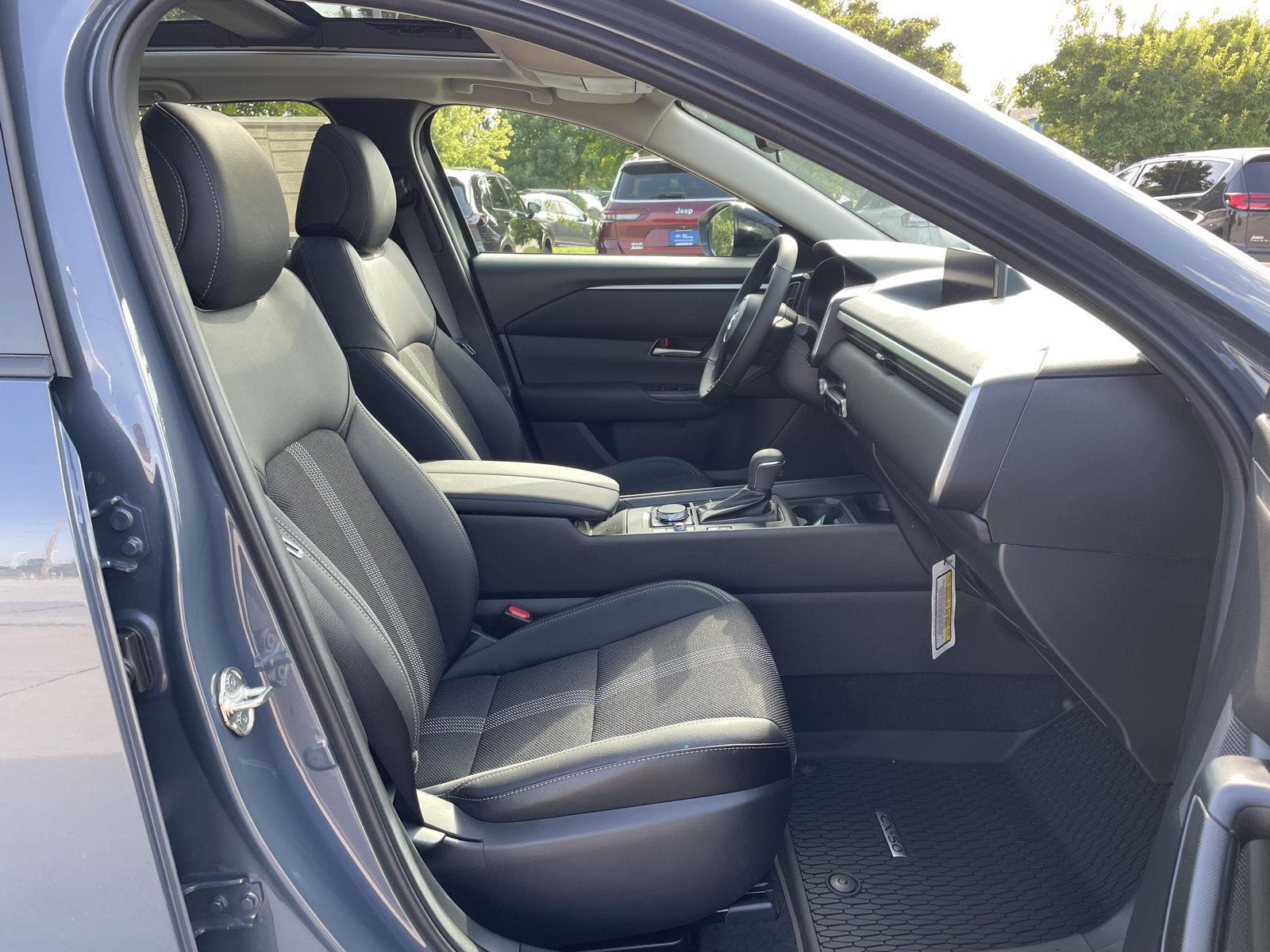 Vehicle photo 18