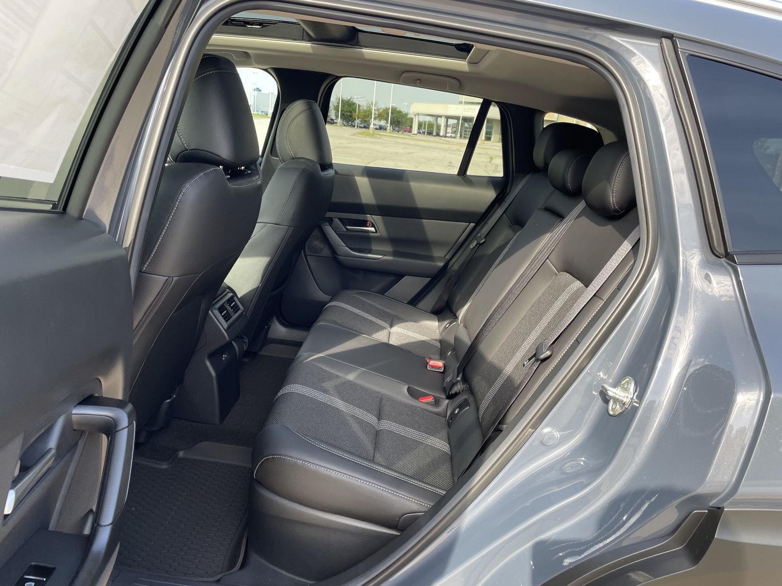 Vehicle photo 19