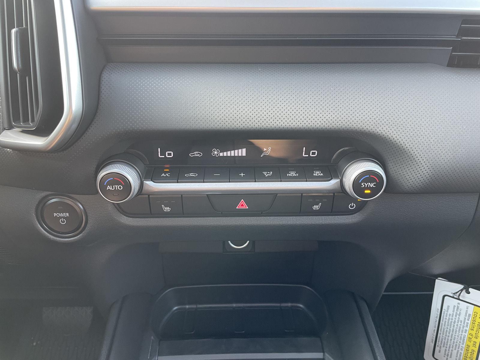 Vehicle photo 25
