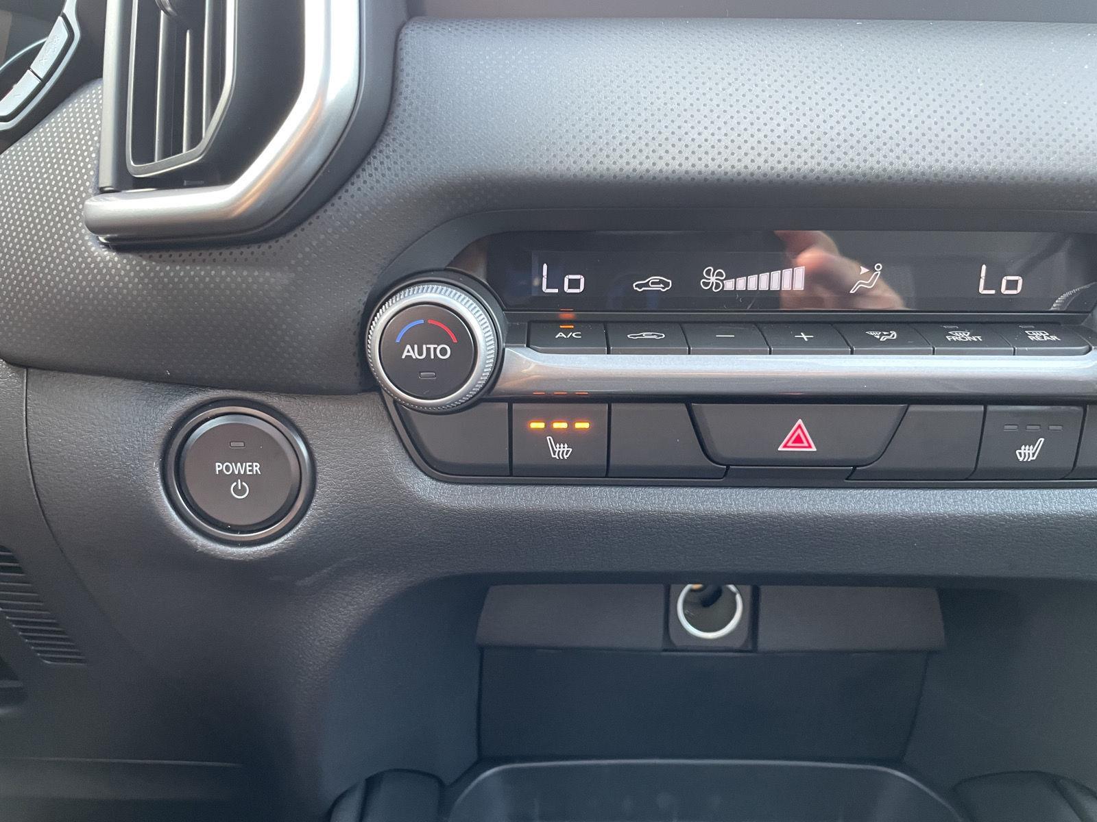 Vehicle photo 26