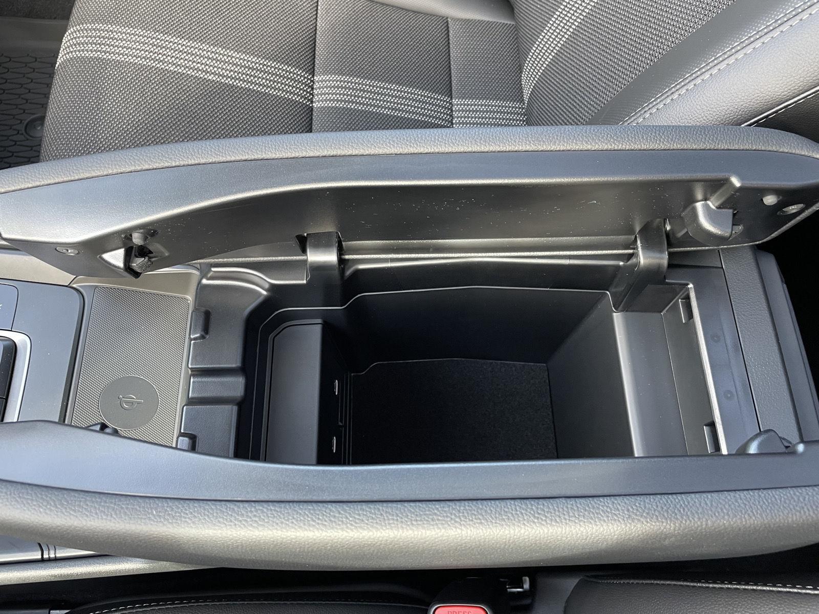 Vehicle photo 30