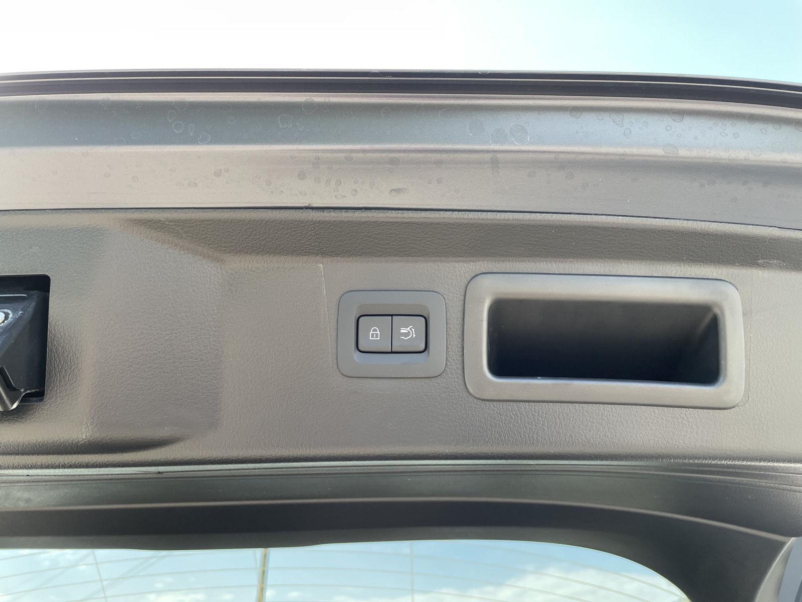 Vehicle photo 35